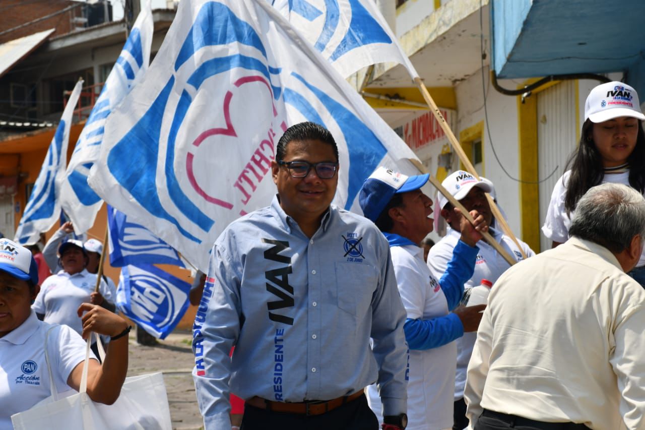 Iván Teomitzi recorre Unidad Habitacional Tlahuicole